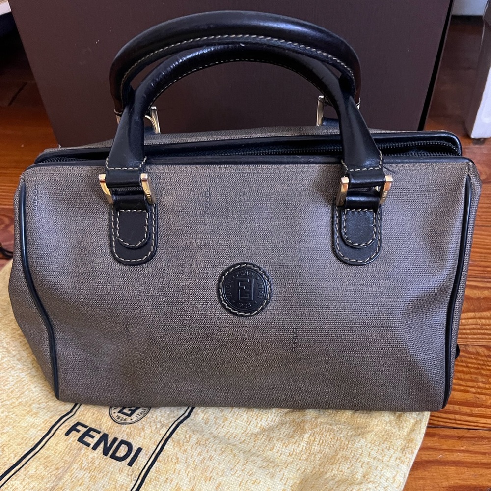 FENDI FF 1974 Handle Bag